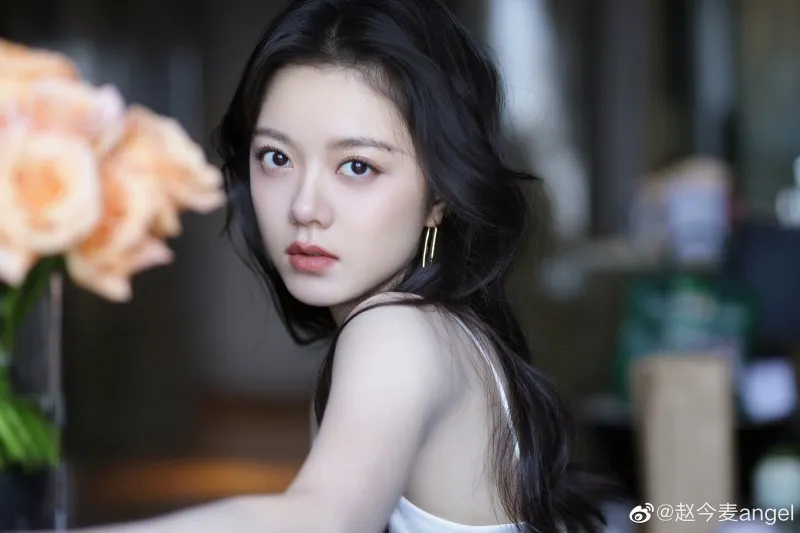 Chân dung Triệu Kim Mạch xinh đẹp, một trong những tiểu hoa đán triển vọng của màn ảnh Hoa ngữ
