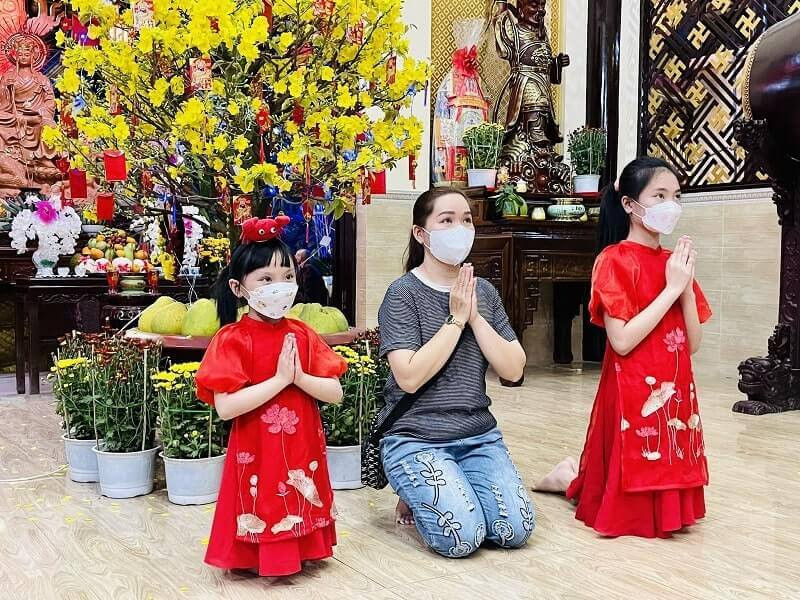 Văn cúng mùng 1 tết công thần linh