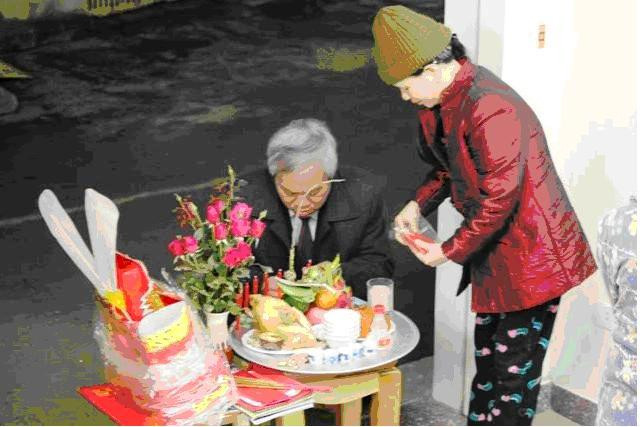 van-khan-cung-giao-thua-2018