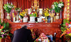 Văn khấn mùng 1 tháng 7 năm Giáp Thìn cúng thần linh và gia tiên 