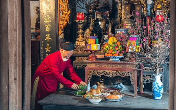 Xem ngày tốt lập bàn thờ gia tiên là bước quan trọng khi thay bàn thờ