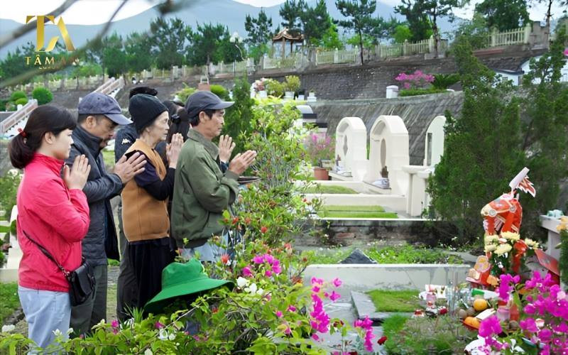 Ý nghĩa sâu sắc của việc văn khấn chuyển mộ để an vị gia tiên