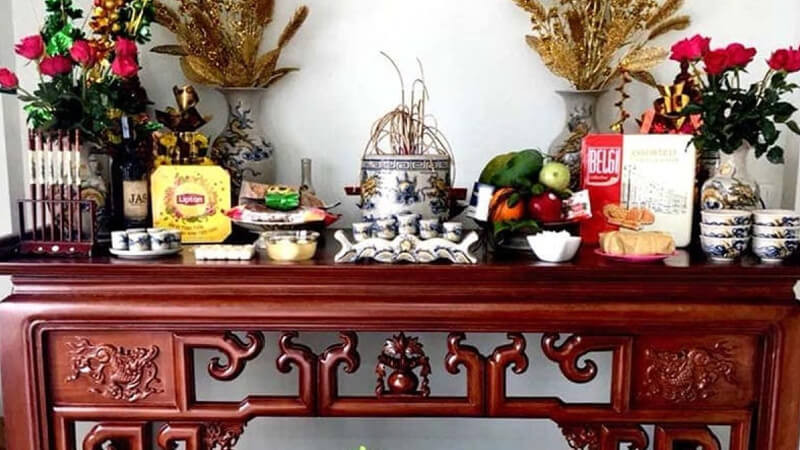 Ý nghĩa văn khấn mùng 1 Tết 2025 thể hiện lòng thành kính tổ tiên