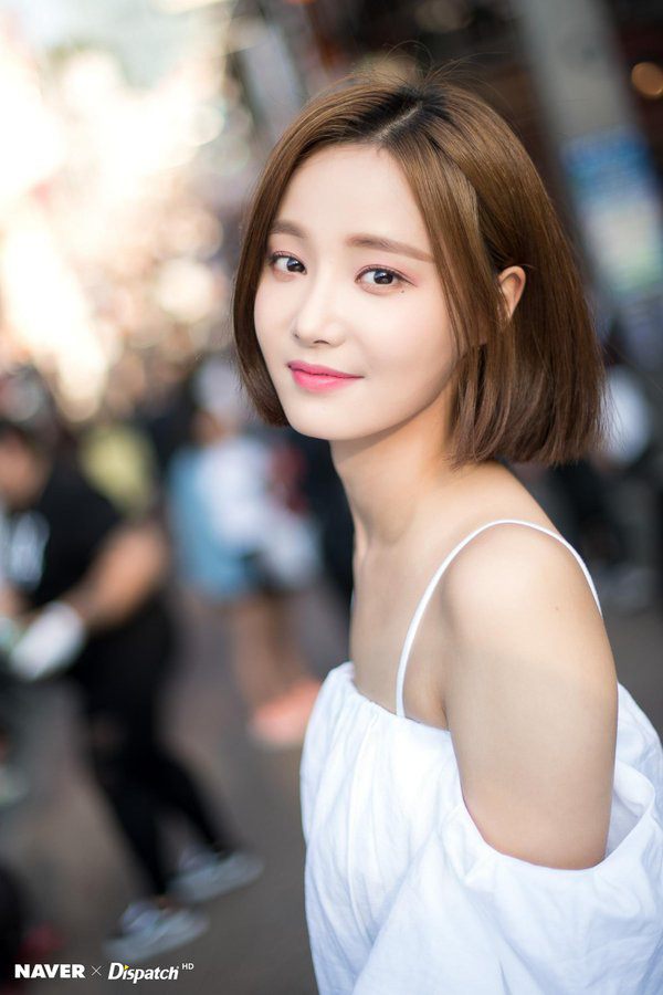 Yeonwoo cựu thành viên Momoland trên sân khấu