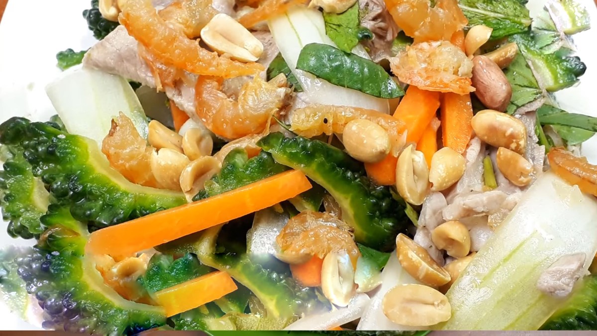 Món gỏi khổ qua tôm thịt thanh mát, giòn ngon chuẩn vị Việt
