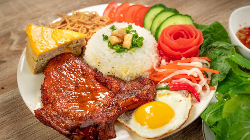 Các món ăn đường phố đa dạng, biểu tượng của ẩm thực Sài Gòn phong phú
