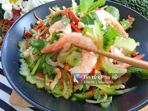 Bí quyết sơ chế khổ qua giúp món gỏi giòn ngon, giảm vị đắng hiệu quả