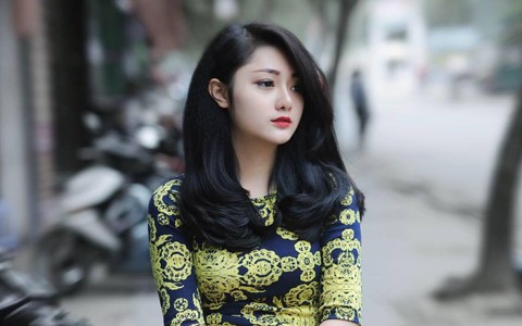 Nguyễn Lan Anh phát biểu tại một sự kiện kinh doanh hoặc hội thảo khởi nghiệp