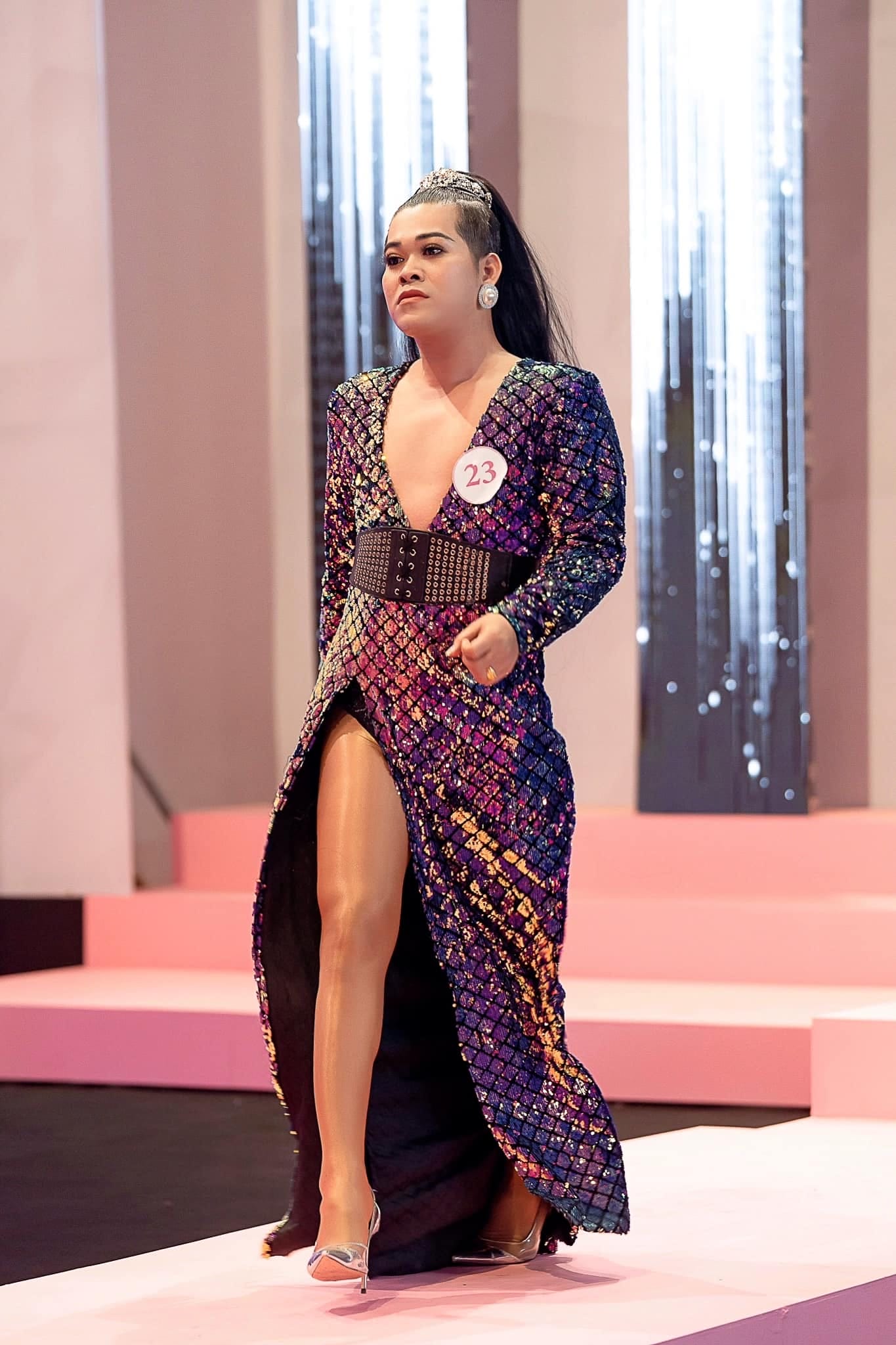 Vũ Thu Phương với phong thái tự tin và duyên dáng
