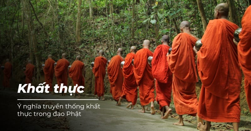 Một vị sư đi khất thực trên con đường làng yên bình