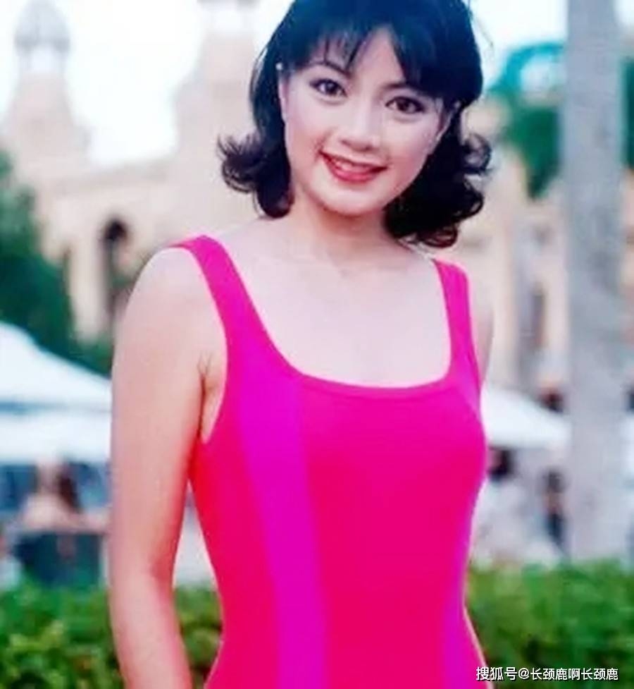 Dương Uyển Nghi trong khoảnh khắc đăng quang Hoa hậu Hồng Kông 1995