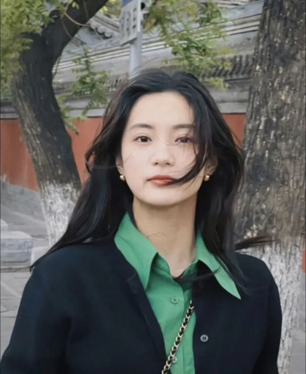 Trương Nhã Khâm trong một vai diễn cổ trang, thể hiện tài năng diễn xuất và biểu cảm cuốn hút