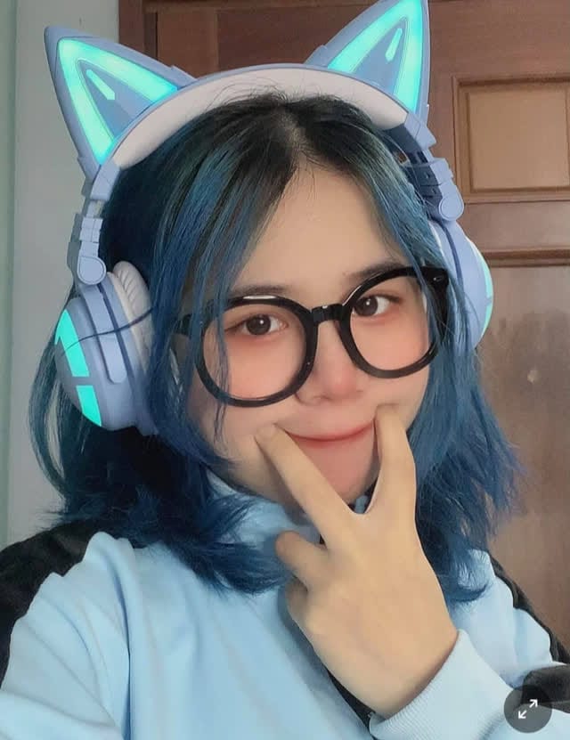 Mèo Simmy, nữ streamer và YouTuber tài năng được giới trẻ yêu mến