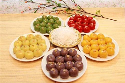 Bánh trôi bánh chay trên mâm cúng Tết Hàn thực thể hiện lòng thành kính
