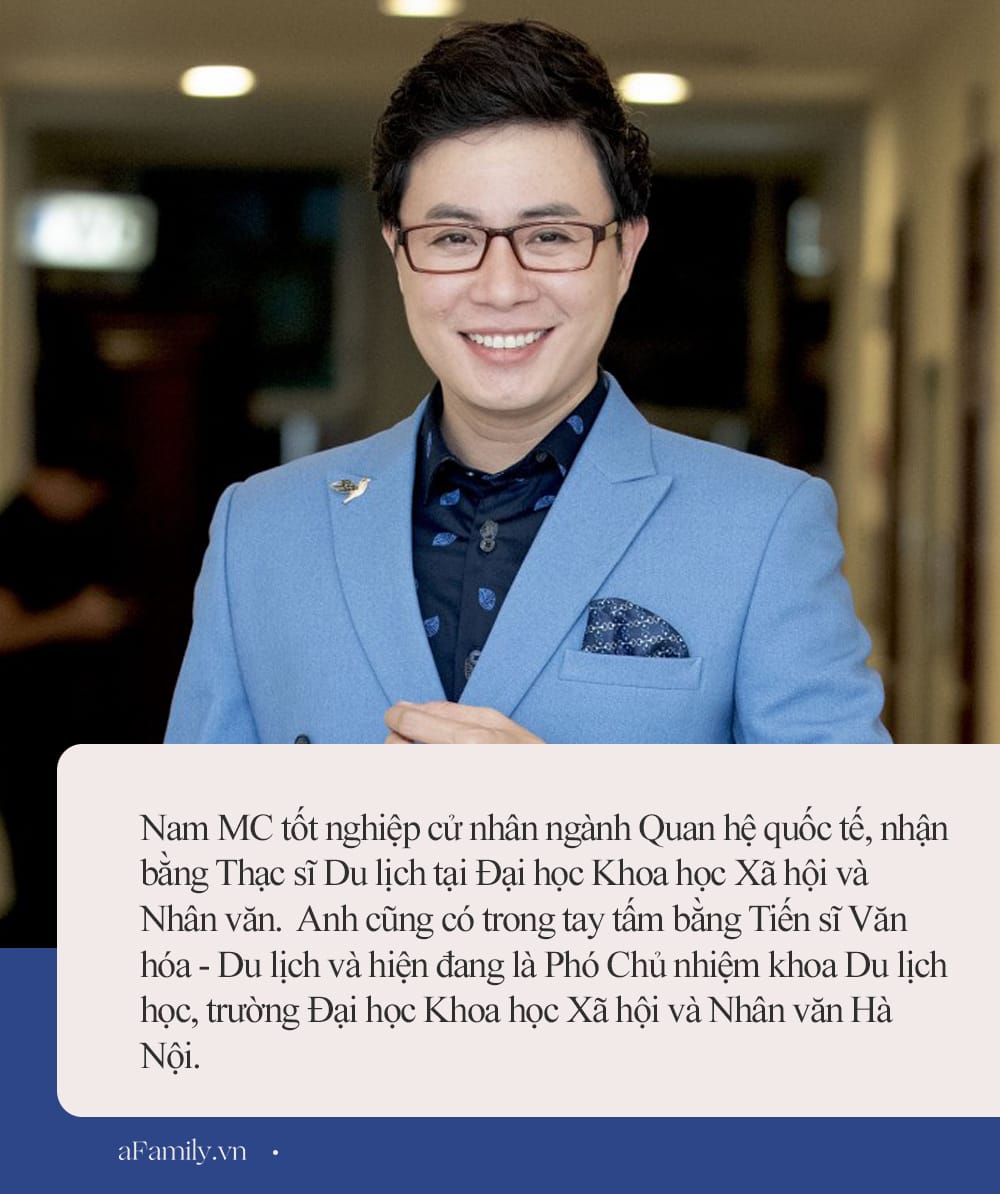 MC Trịnh Lê Anh trên sân khấu, thể hiện phong thái chuyên nghiệp