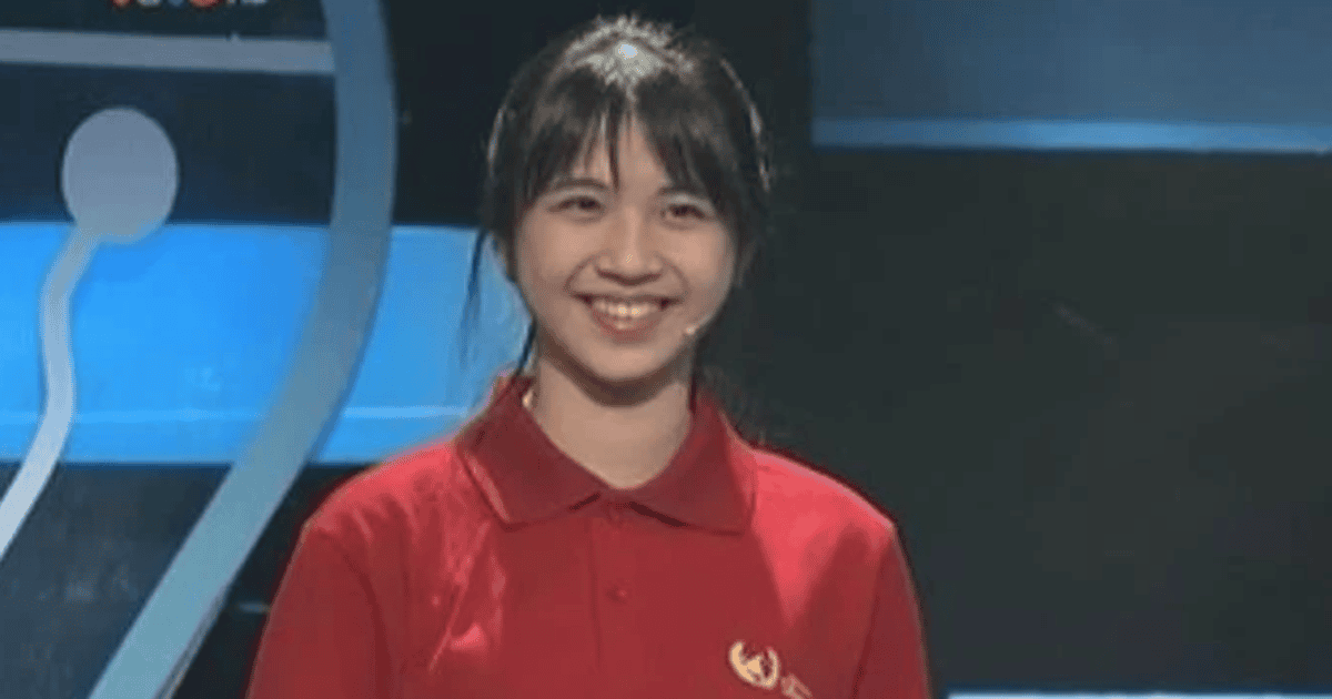 Lan Thy dịu dàng trong trang phục áo dài truyền thống, hình ảnh của hot girl ống nghiệm sau những năm du học