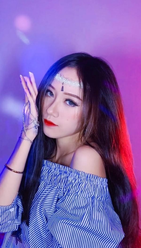 Hoa Hanassi với điệu nhảy cuốn hút, thể hiện khả năng dancer chuyên nghiệp