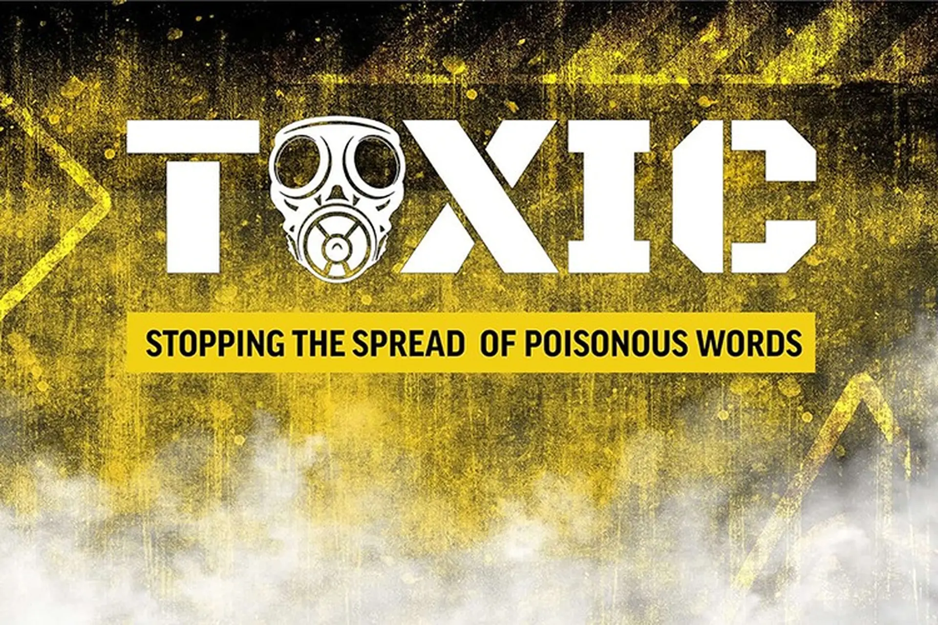 Chai lọ hóa chất với nhãn toxic và ký hiệu độc hại nguy hiểm