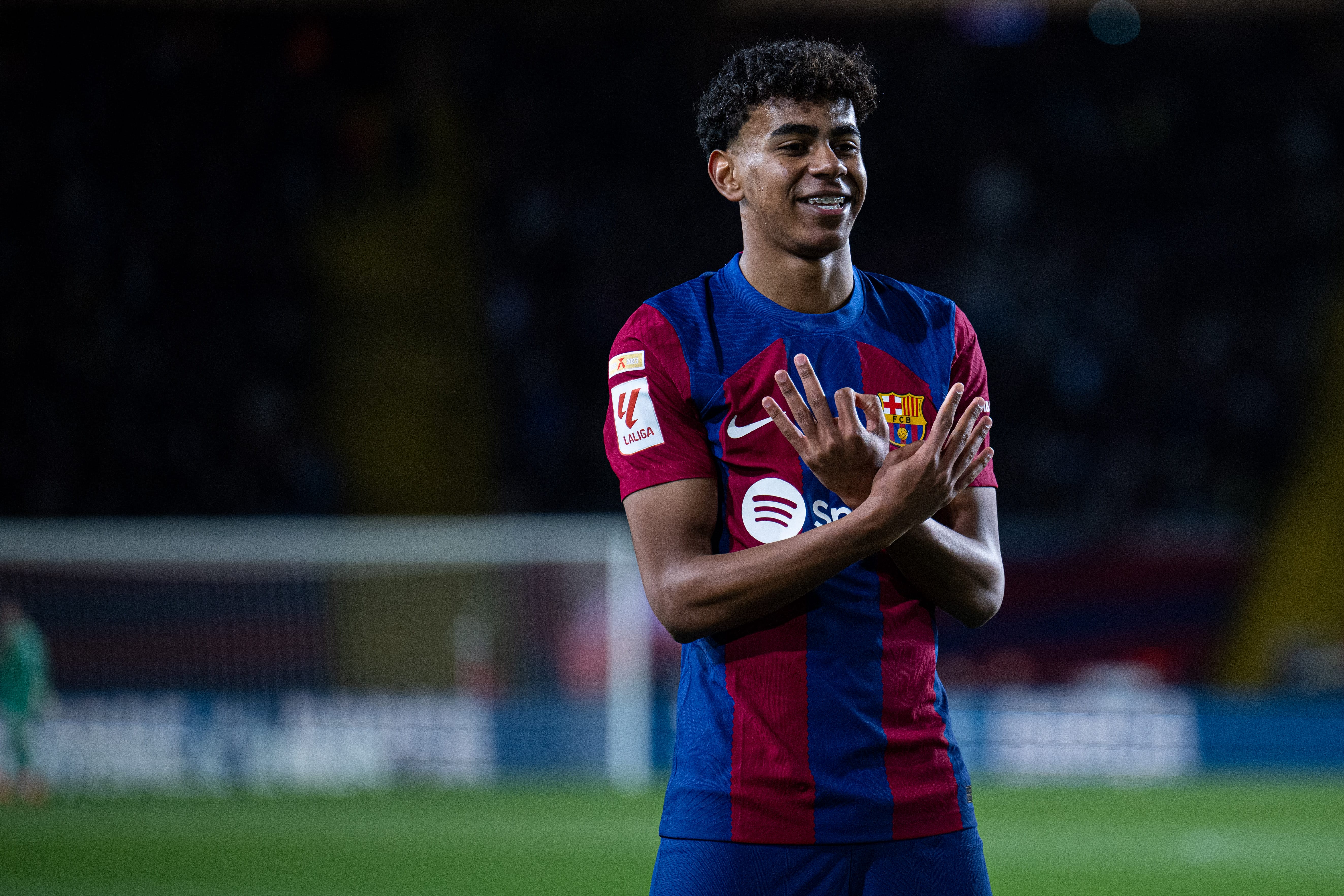 Cầu thủ Lamine Yamal trong màu áo Barcelona