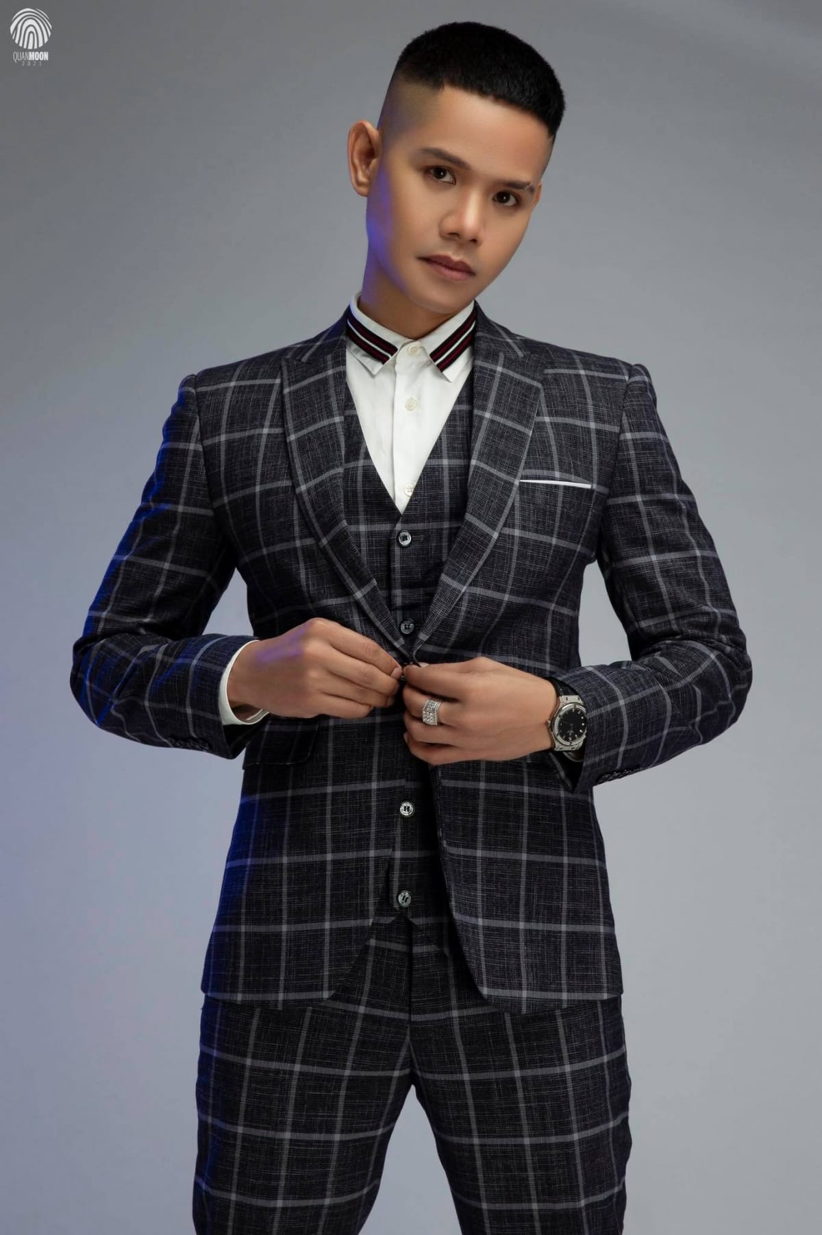 Lã Phong Lâm lịch lãm trong trang phục vest