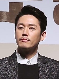 Jang Hyuk trên thảm đỏ, thể hiện phong thái tự tin và chuyên nghiệp