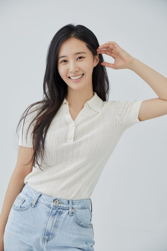 Yuri Girls' Generation tạo dáng chụp ảnh