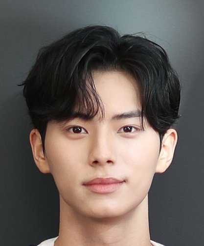 Lee Chae Min và Ryu Da In trong hình ảnh đời thường