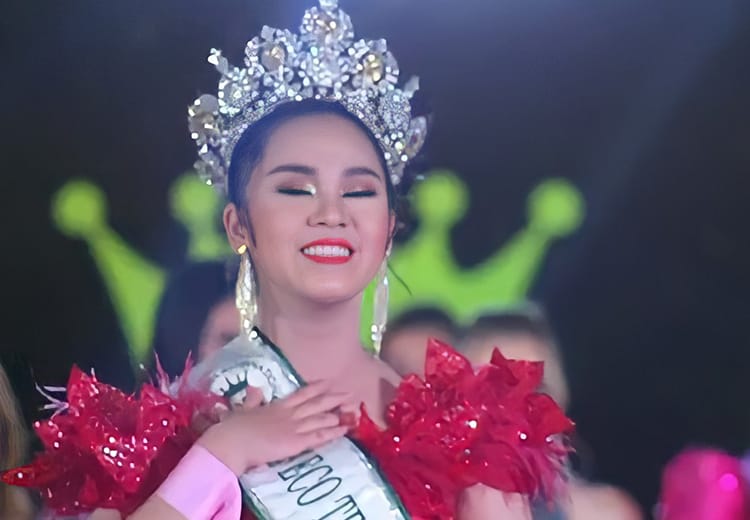Khoảnh khắc đăng quang đầy xúc động của Bella Vũ Huyền Diệu tại Miss Eco Teen International 2021