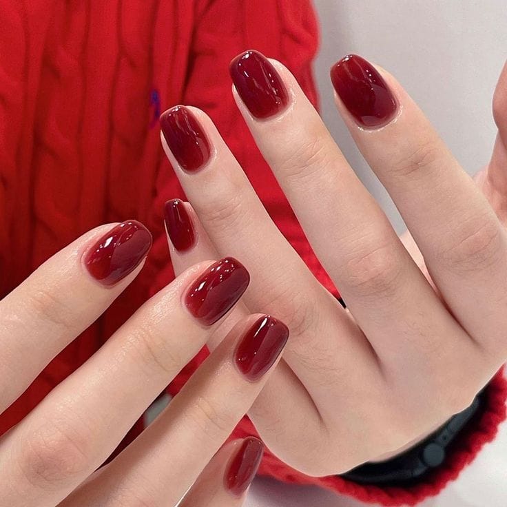 mẫu nail đẹp tết với họa tiết đỏ vàng lấp lánh sang trọng