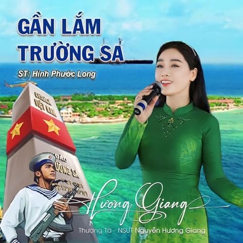 NSƯT Hương Giang trình diễn với nhạc cụ dân tộc Việt Nam