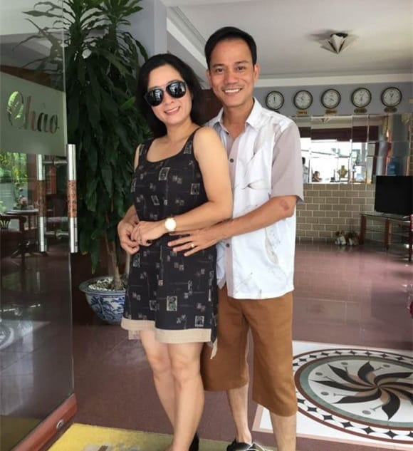 Chế Phong biểu diễn nhạc trữ tình trên sân khấu lớn