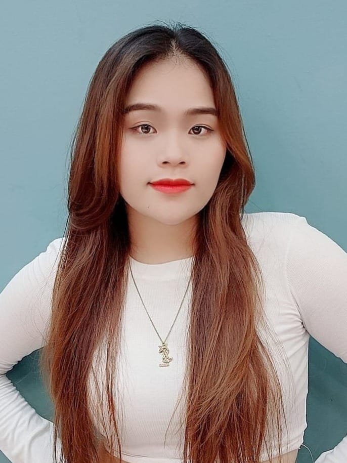 Ngân Thảo với nụ cười rạng rỡ sau khi hoàn thiện hàm răng, biểu tượng của sự chuyển mình ngoạn mục.