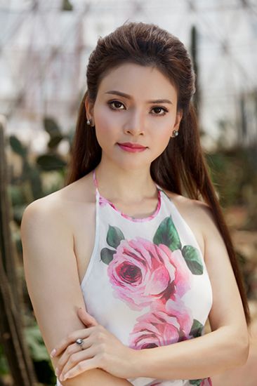Thảo Phạm trong một buổi chụp hình, hình ảnh năng động