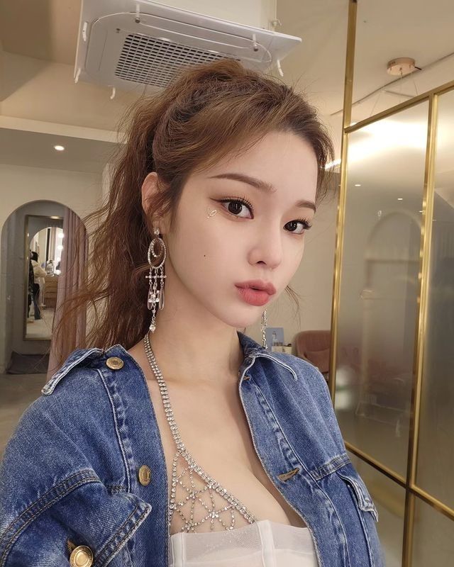 Nữ diễn viên Han Eu Ddeum với thần thái chuyên nghiệp, phản ánh vẻ đẹp của ngôi sao Hàn Quốc.