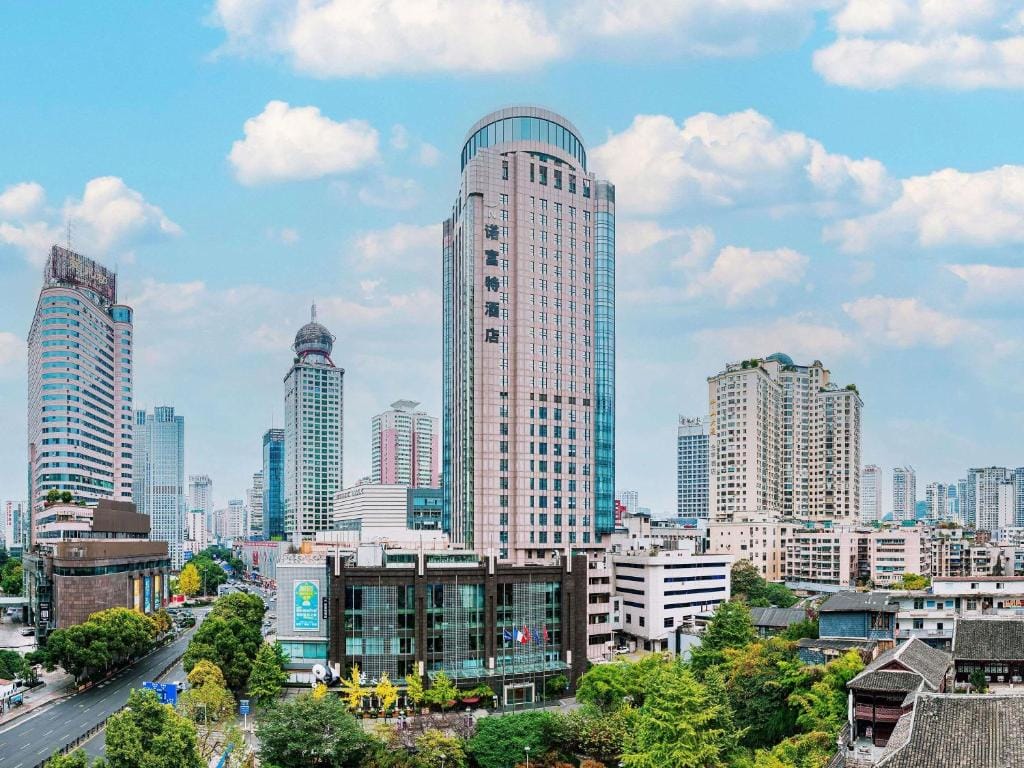 Nữ diễn viên Dương Cẩn Hoa tỏa sáng với phong thái tự tin và chuyên nghiệp
