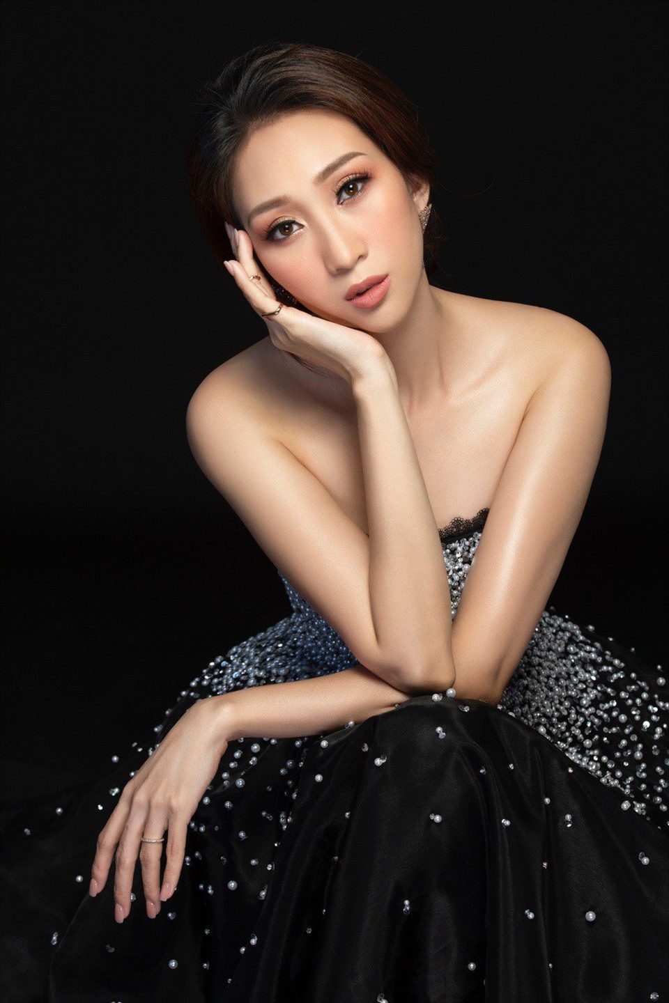 Lều Phương Anh quyến rũ trên sân khấu