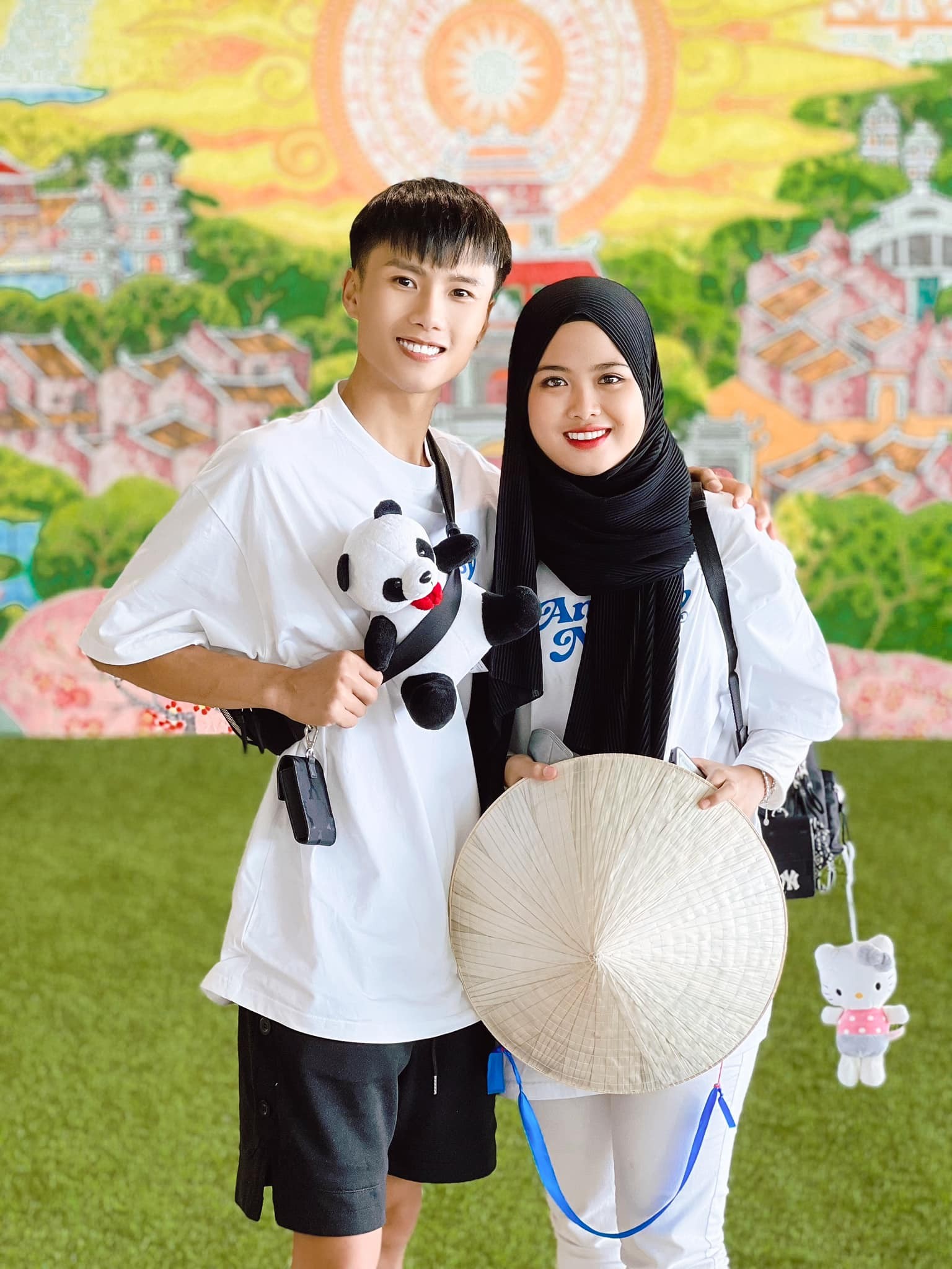 Vidhia tạo dáng với khăn trùm đầu, phong cách đặc trưng của Tiktoker Indonesia