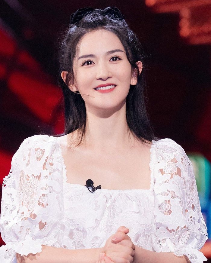 MC Tạ Na xuất hiện lộng lẫy trong một sự kiện quan trọng, minh chứng cho sự thành công