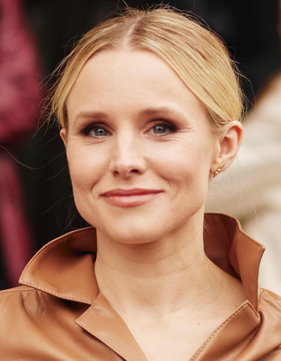 Kristen Bell trên thảm đỏ, minh chứng cho vai trò người mẹ và doanh nhân thành công