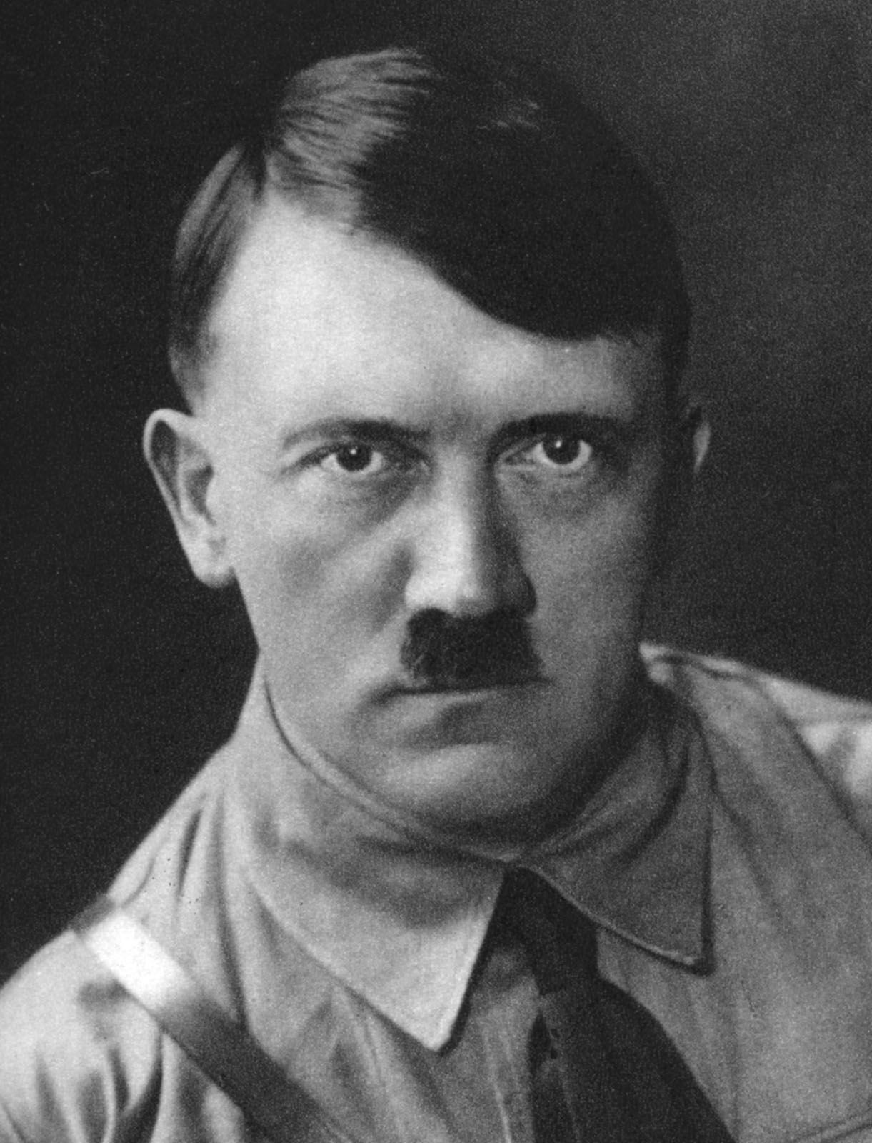 Chân dung Adolf Hitler năm 1933, thời kỳ đầu lên nắm quyền Đức Quốc Xã