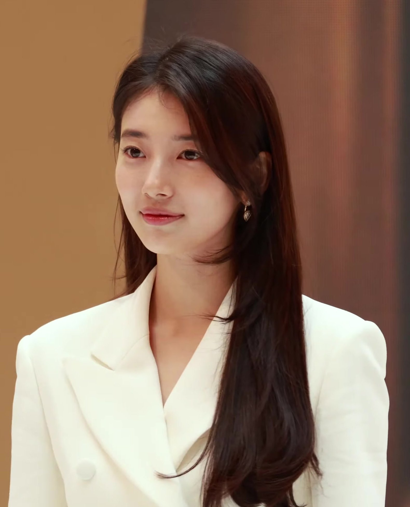 Suzy Bae xinh đẹp trong chiến dịch quảng bá thương hiệu bia Hanmac