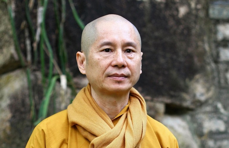 Thượng tọa Thích Chân Quang trong một buổi thuyết giảng đạo pháp.