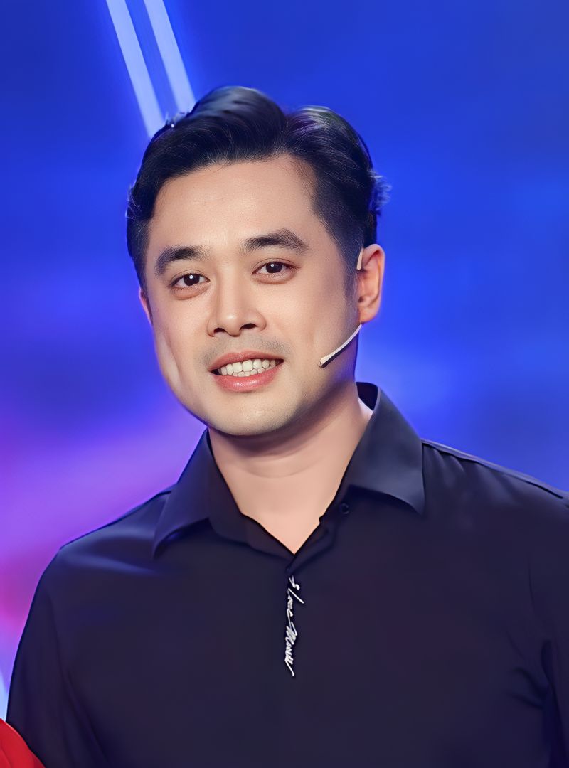 Chân dung nhạc sĩ Dương Khắc Linh biểu diễn