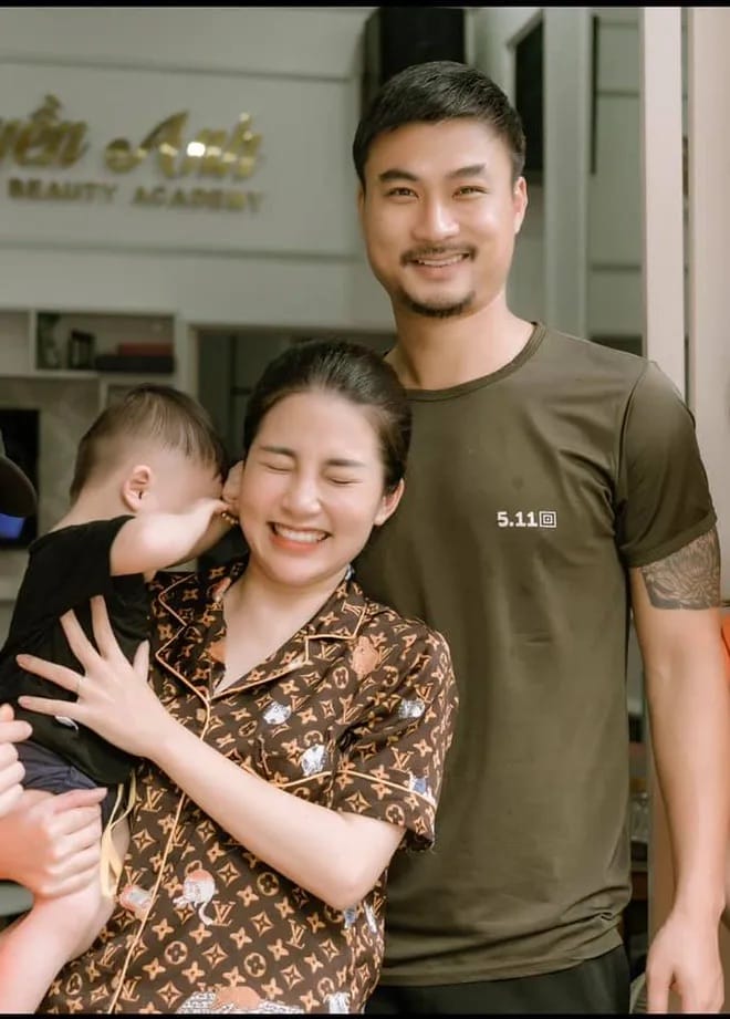 Duy Hưng trong khoảnh khắc đời thường, khác biệt với hình tượng giang hồ trên phim