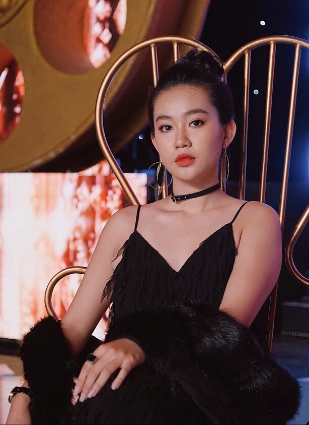 Diễn viên Song Ngư với thần thái tự tin, cuốn hút