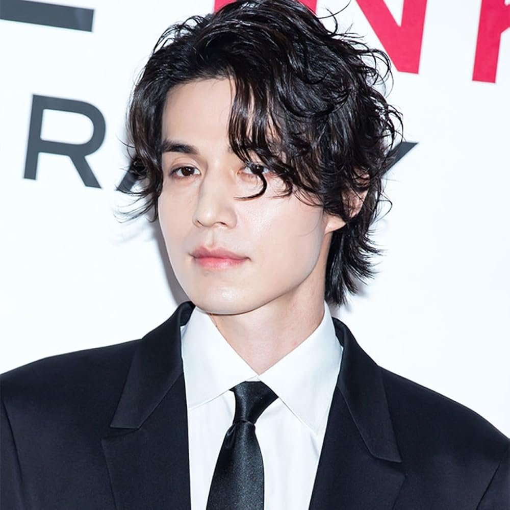 Chân dung Lee Dong Wook, diễn viên nổi tiếng với vai diễn trong Yêu Tinh