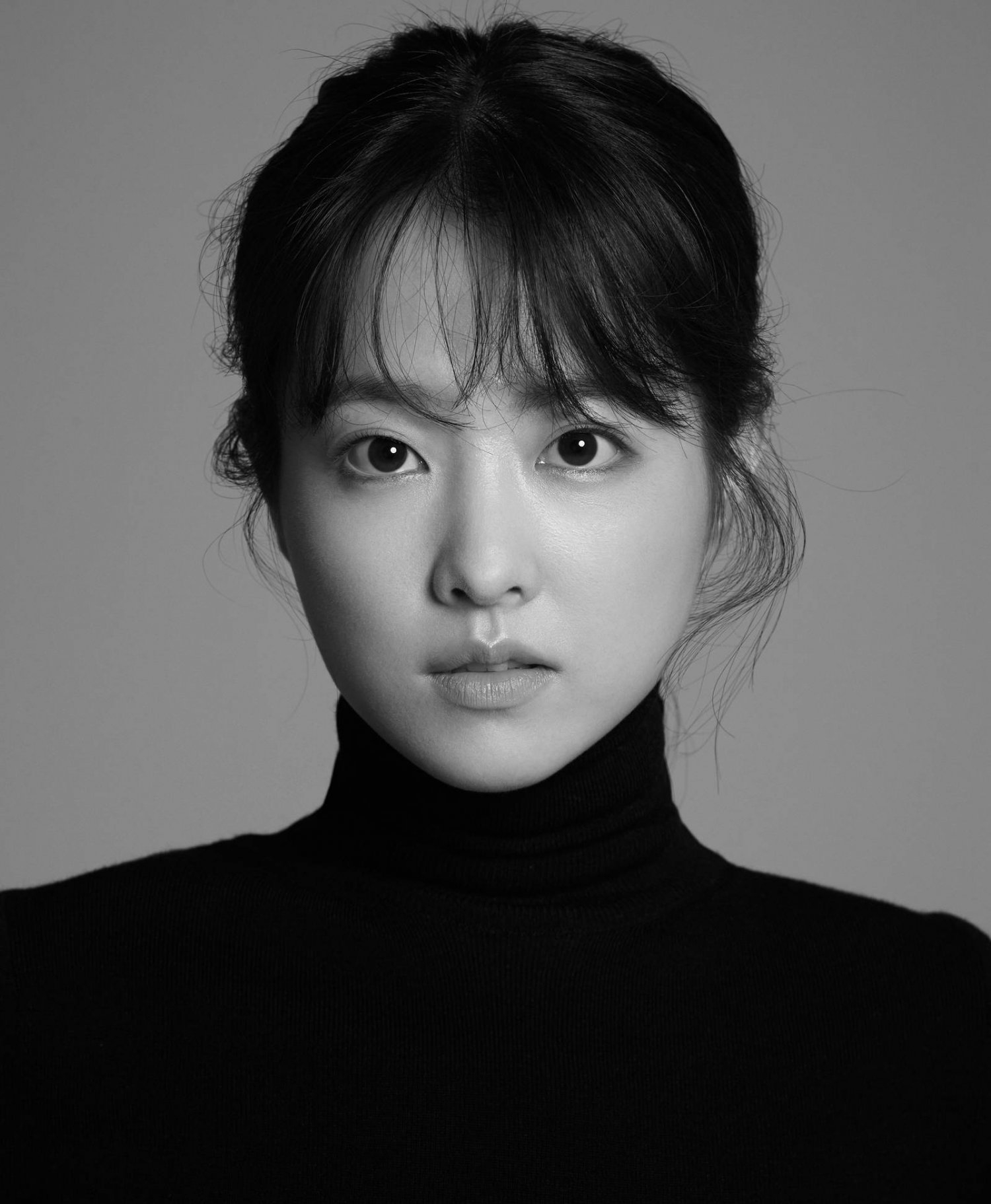 Hình ảnh Park Bo Young tạo dáng chụp ảnh với phong cách chuyên nghiệp