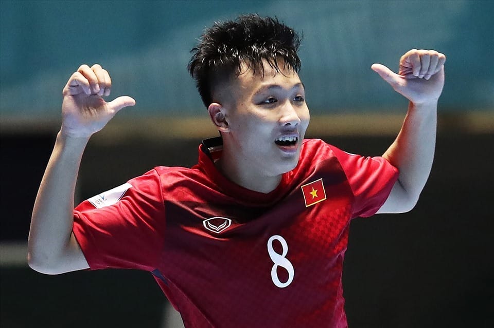 Cầu thủ Futsal Nguyễn Minh Trí thi đấu trong màu áo đội tuyển quốc gia