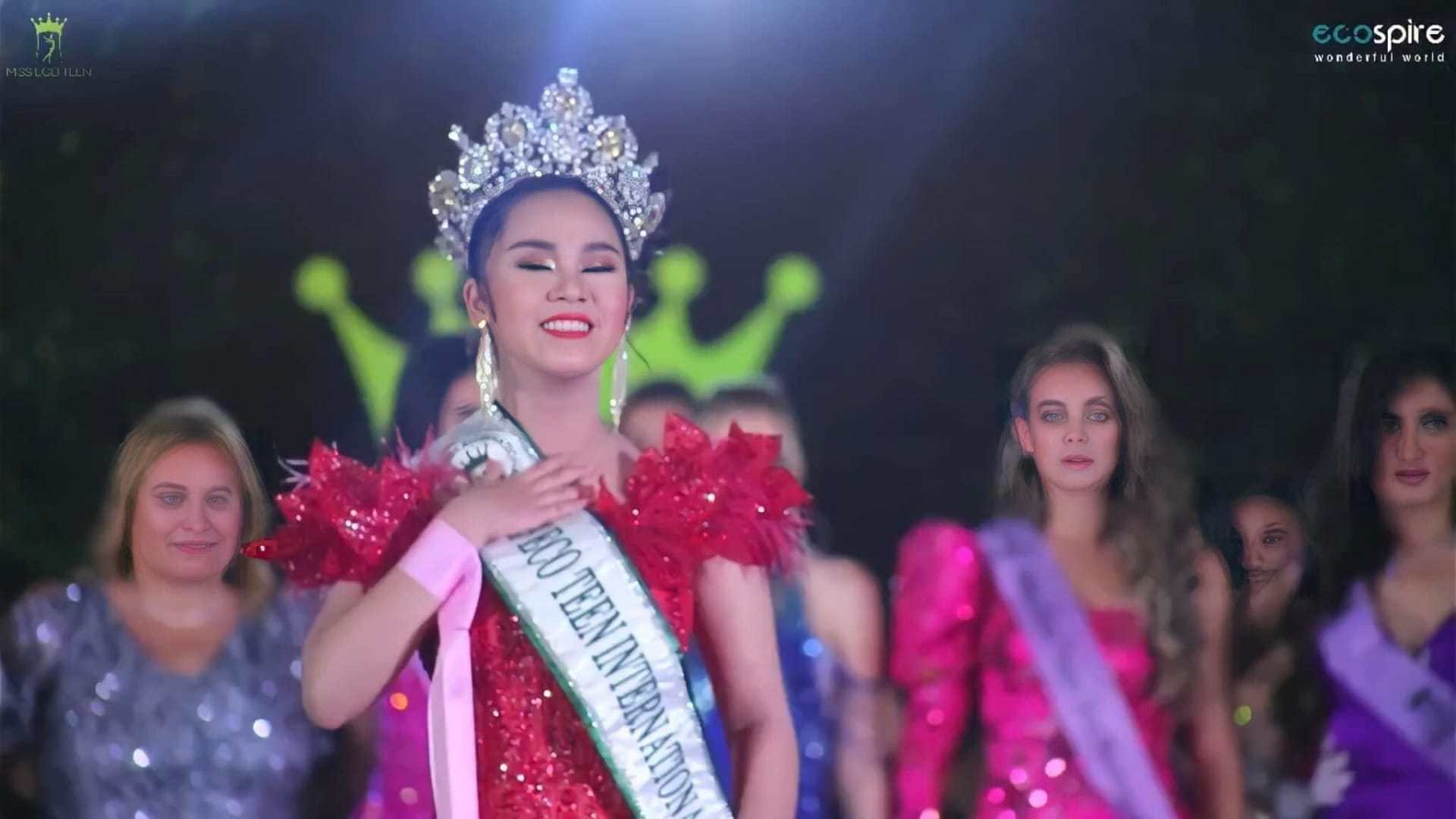 Bella Vũ Huyền Diệu rạng rỡ trên bìa Miss Eco Teen International, biểu tượng tài năng trẻ Việt Nam