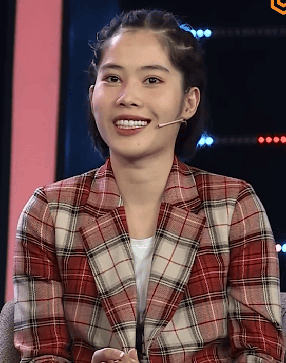Nam Em xinh đẹp trong tà áo dài